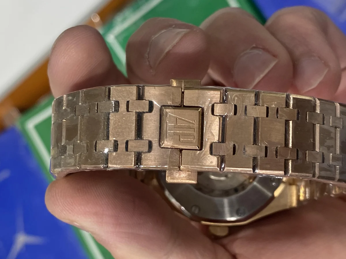 ap royal oak chronograph in depth review 3 - luxury timepiece