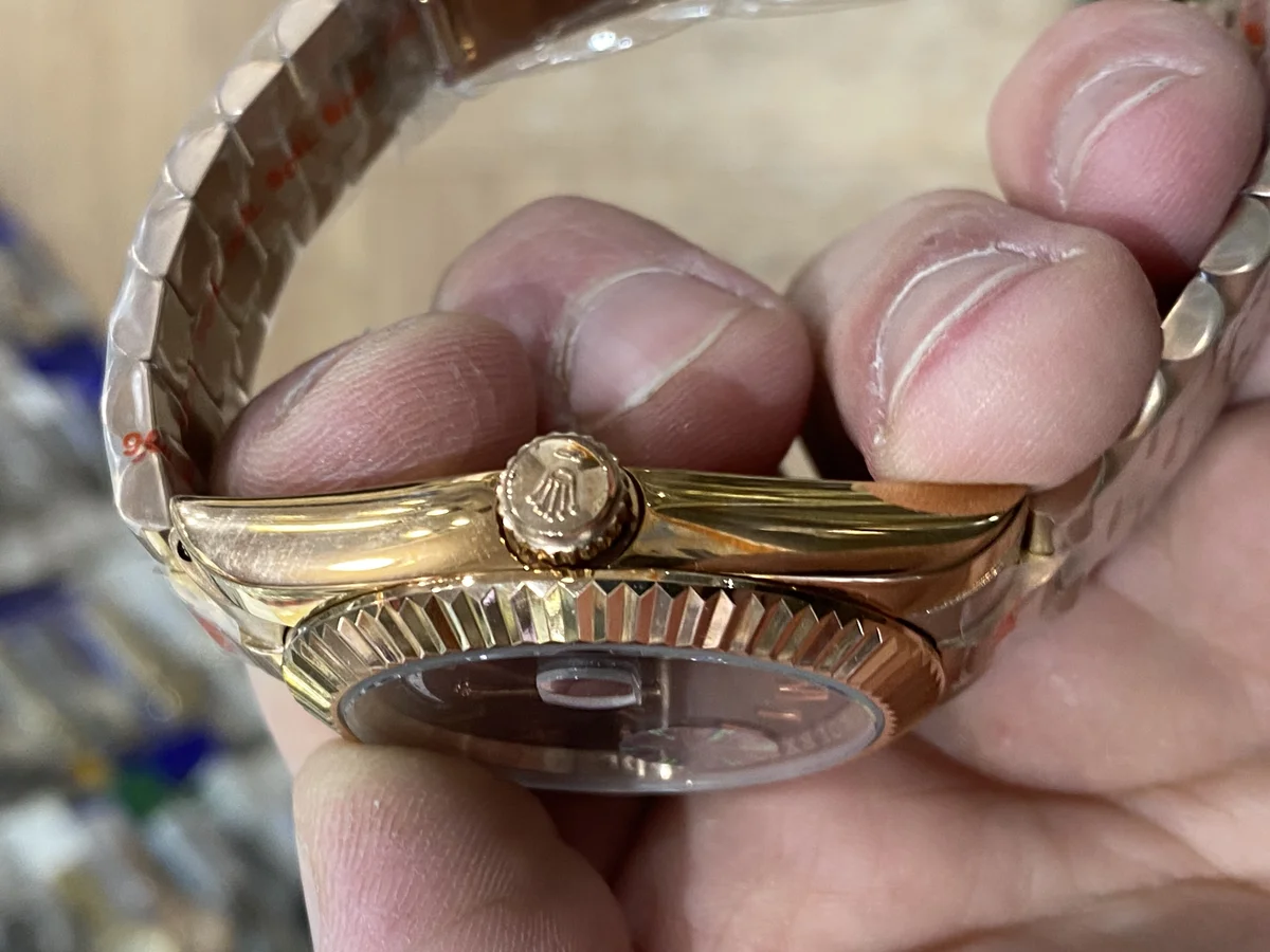 watch winding tips 3 - luxury timepiece