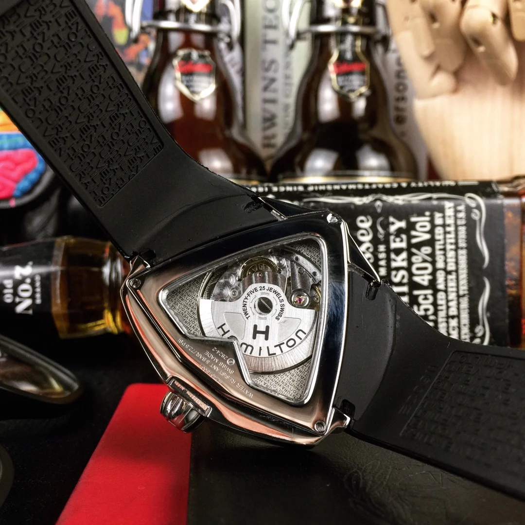 Omega Seamaster 007 Edition - detail