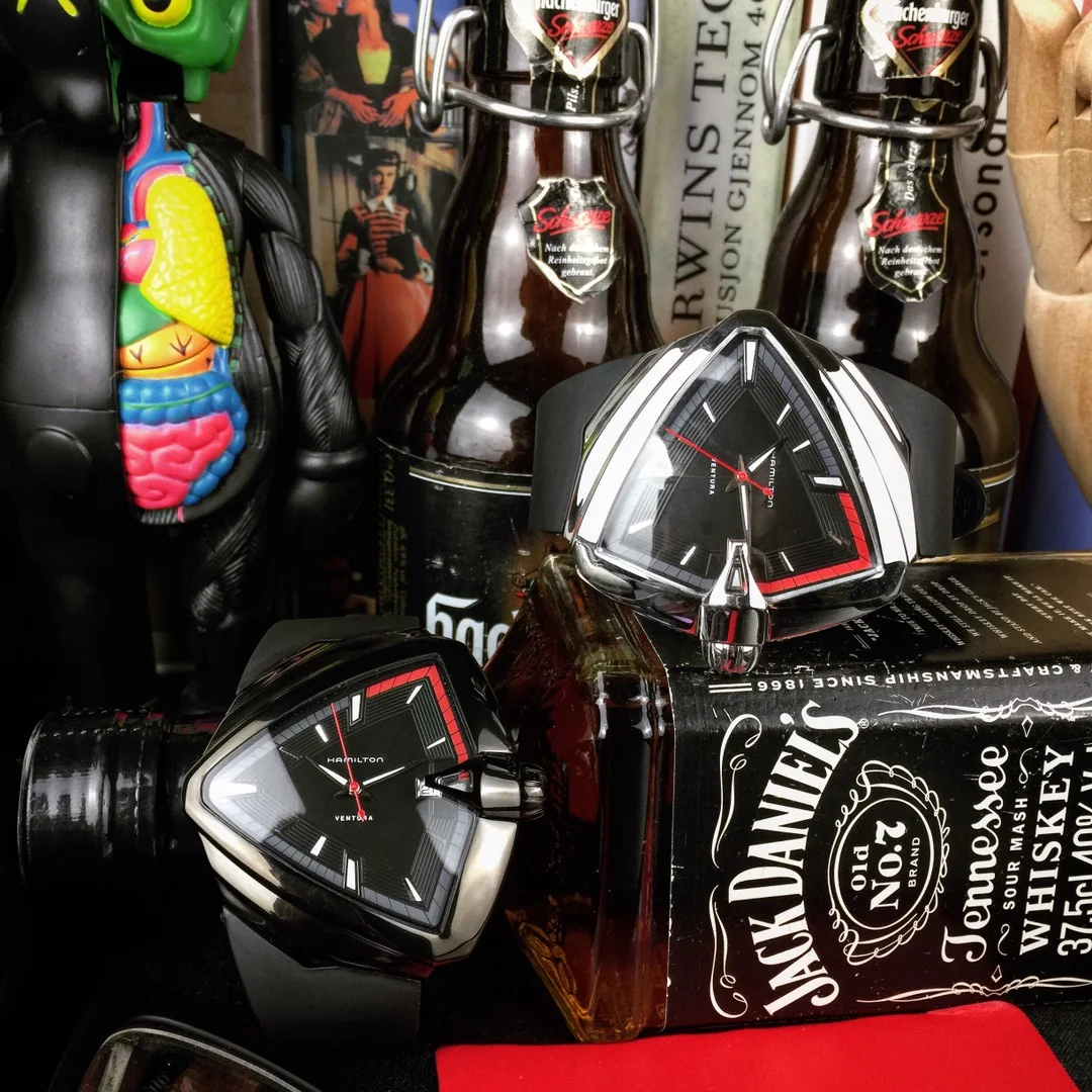 Omega Swatch MoonSwatch Guide - detail