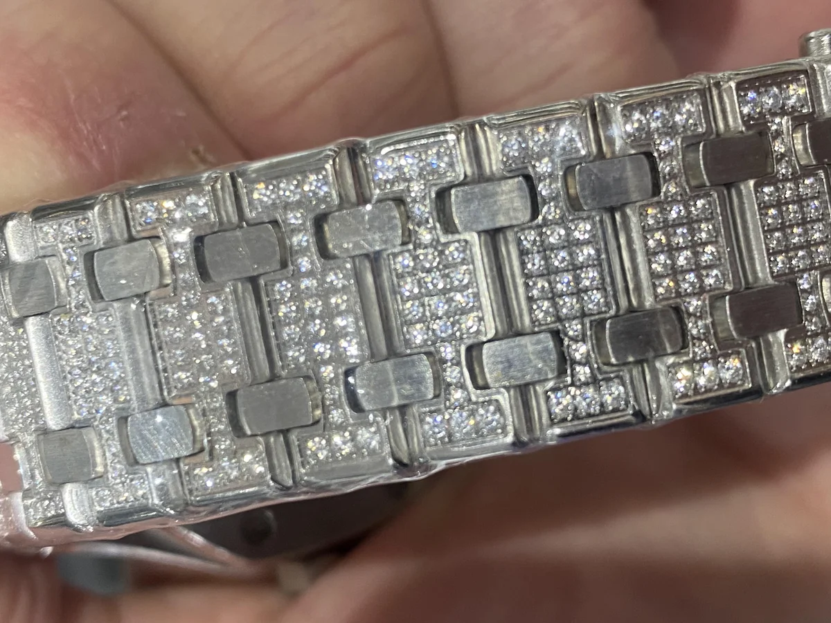 AP Royal Oak Blue Dial Guide - detail