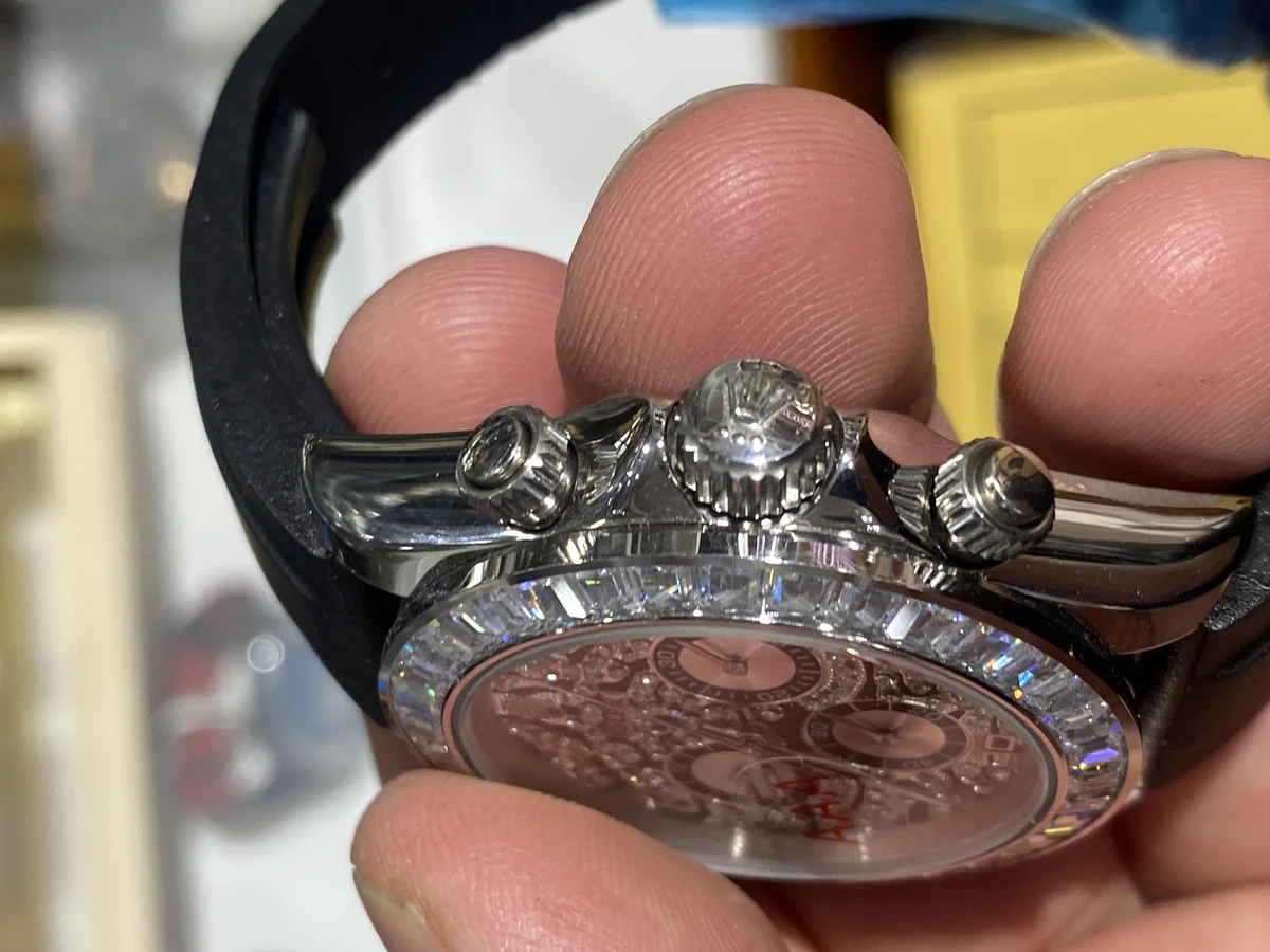 Rolex Explorer vs Submariner - detail