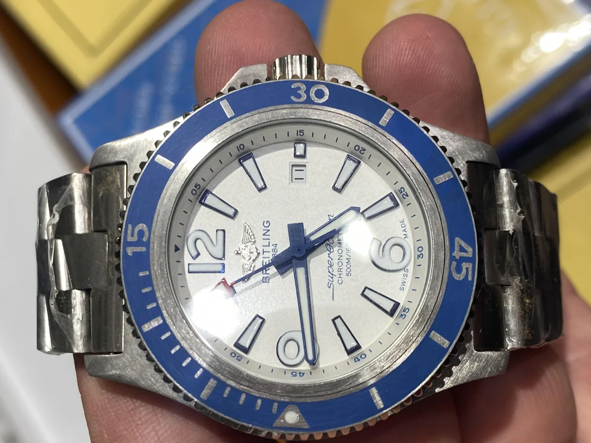 Breitling Emergency Watch Guide - detail