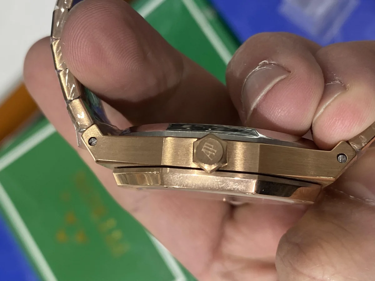 Audemars Piguet Chronograph Review - detail