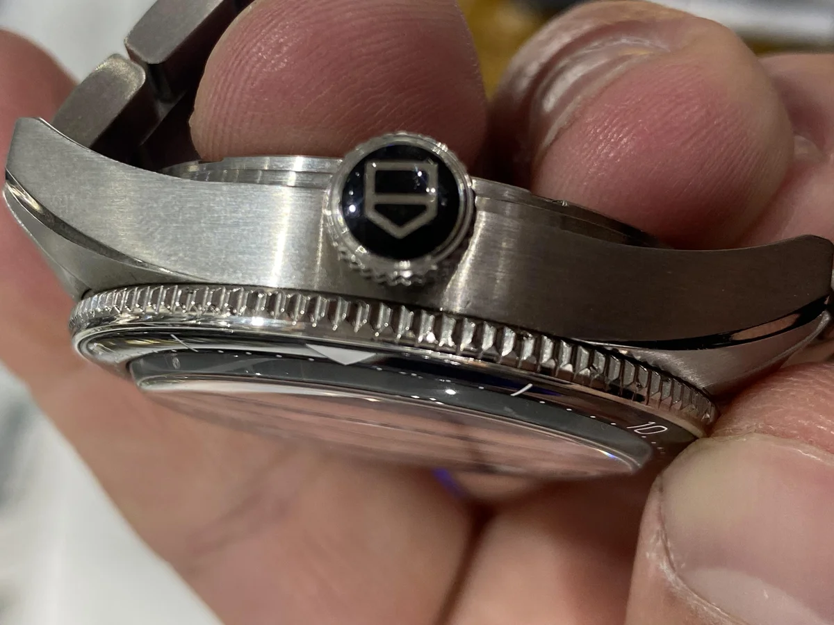 TAG Heuer Aquaracer Guide - detail