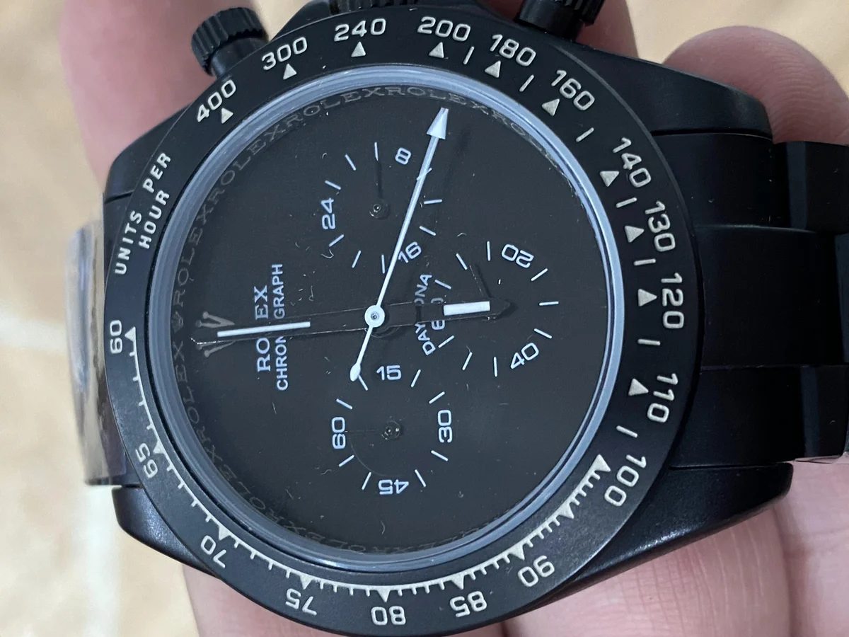 Hodinkee vs A Blog to Watch - detail