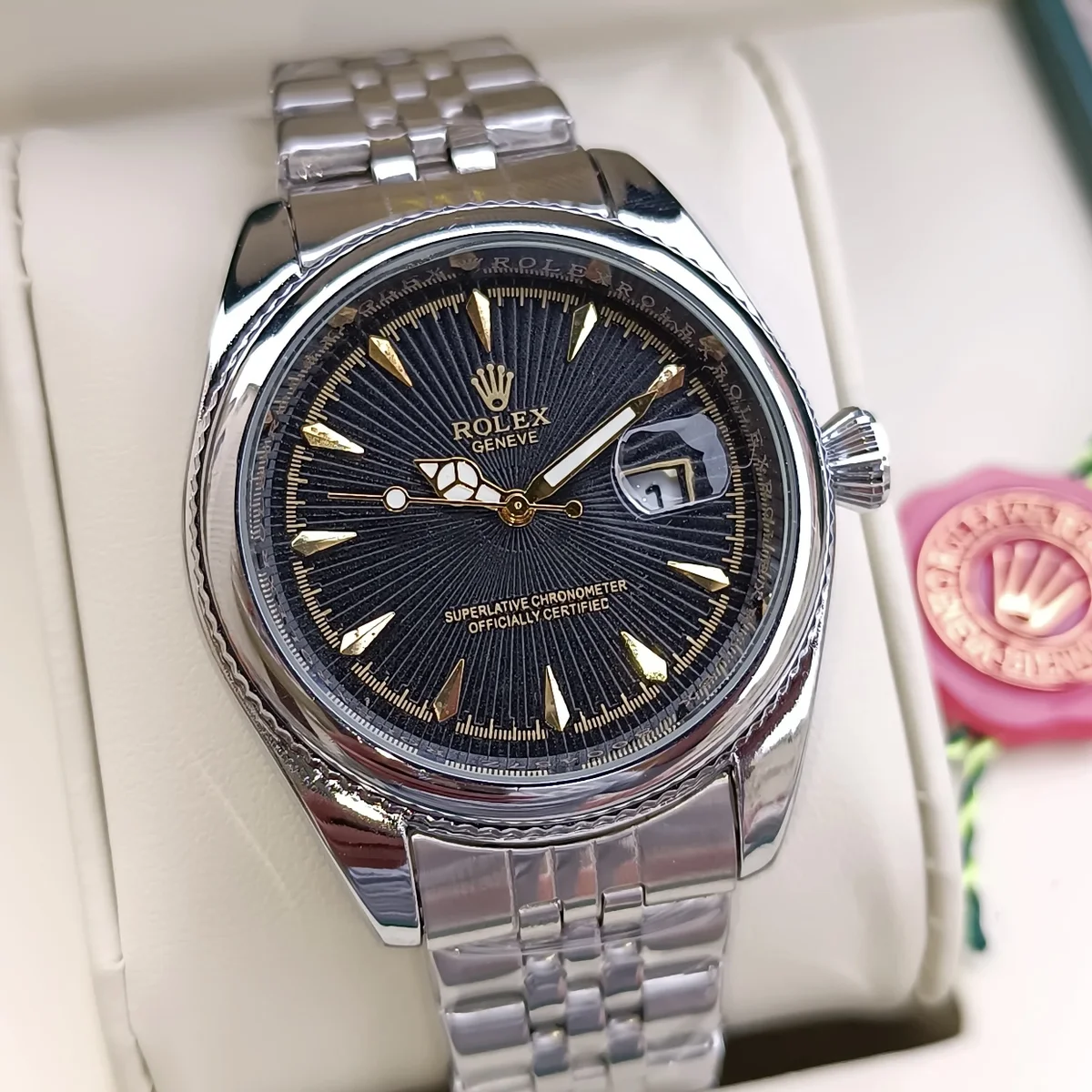 Hodinkee vs A Blog to Watch - detail