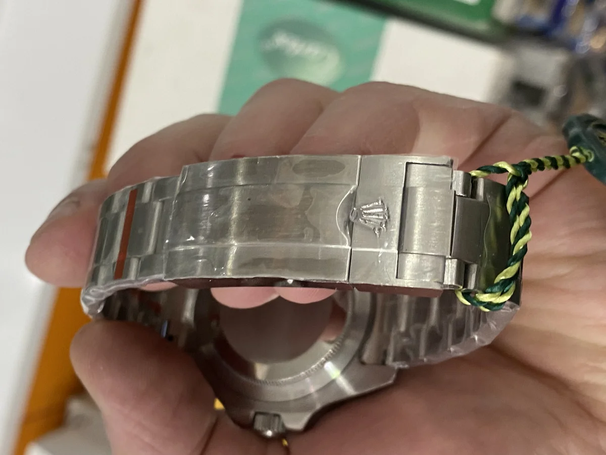 Grand Seiko vs Rolex - detail