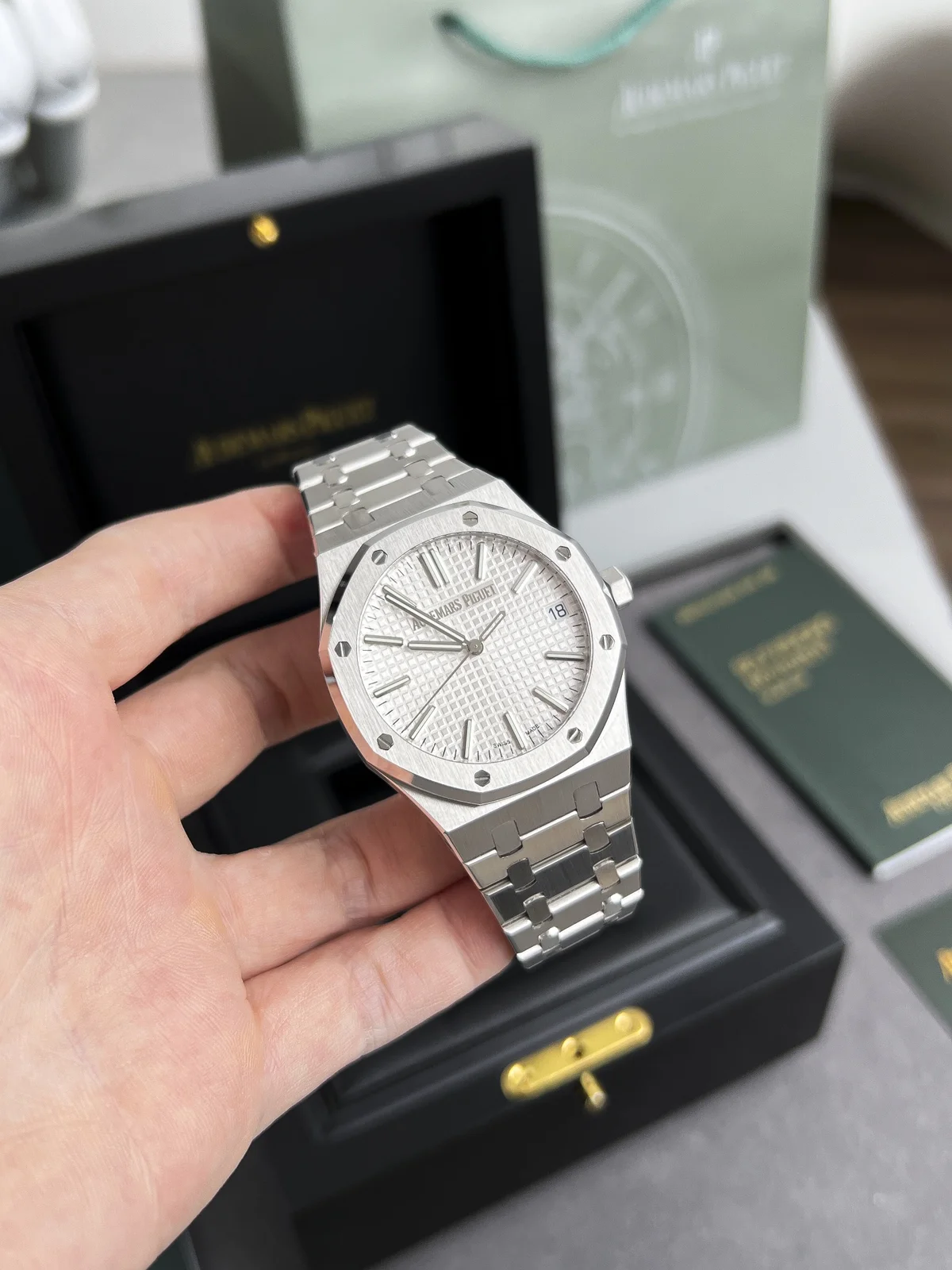 Baselworld vs Watches Wonders - detail