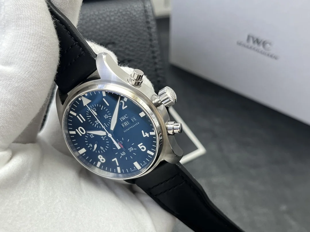 Omega Planet Ocean Review - detail